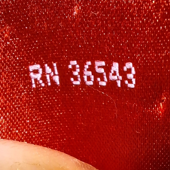 An Izod Argyle sleeveless 100% cotton sweater in a Men's XL. EUC - Picture 2 of 7